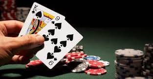Live Dragon Tiger dealer revealing cards in 88idr slot studio